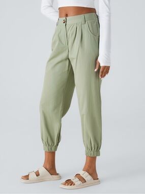 Light Sage Green Cropped Jogger Pants- Halara